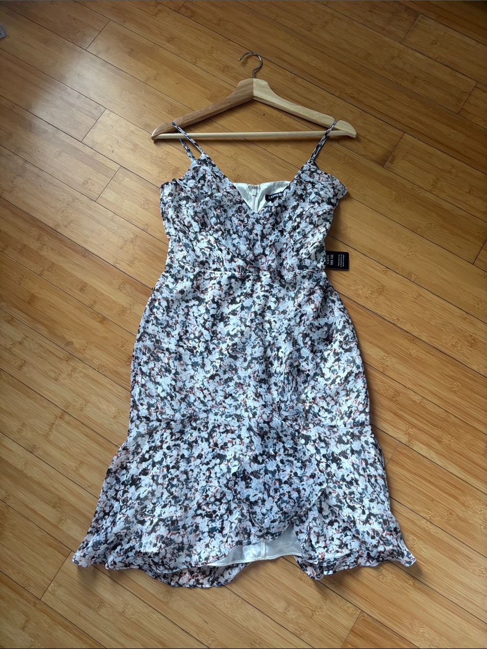 Express Dress - Picture 9 of 10